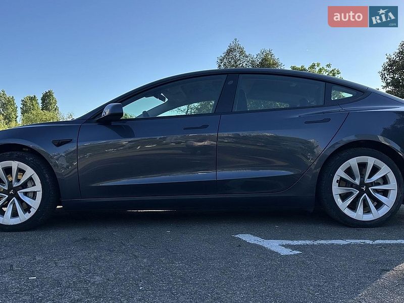 Седан Tesla Model 3 2022 в Киеве