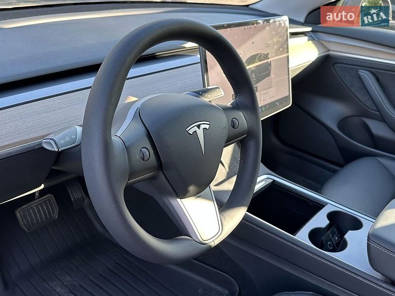 Седан Tesla Model 3 2022 в Киеве