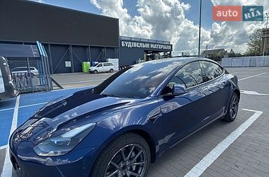 Седан Tesla Model 3 2022 в Первомайську