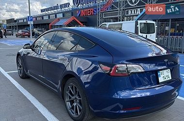 Седан Tesla Model 3 2022 в Первомайську