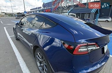 Седан Tesla Model 3 2022 в Первомайську