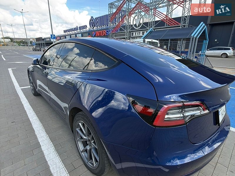 Седан Tesla Model 3 2022 в Первомайську