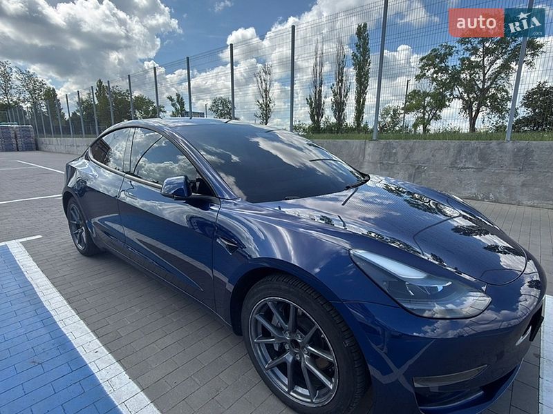 Седан Tesla Model 3 2022 в Первомайську