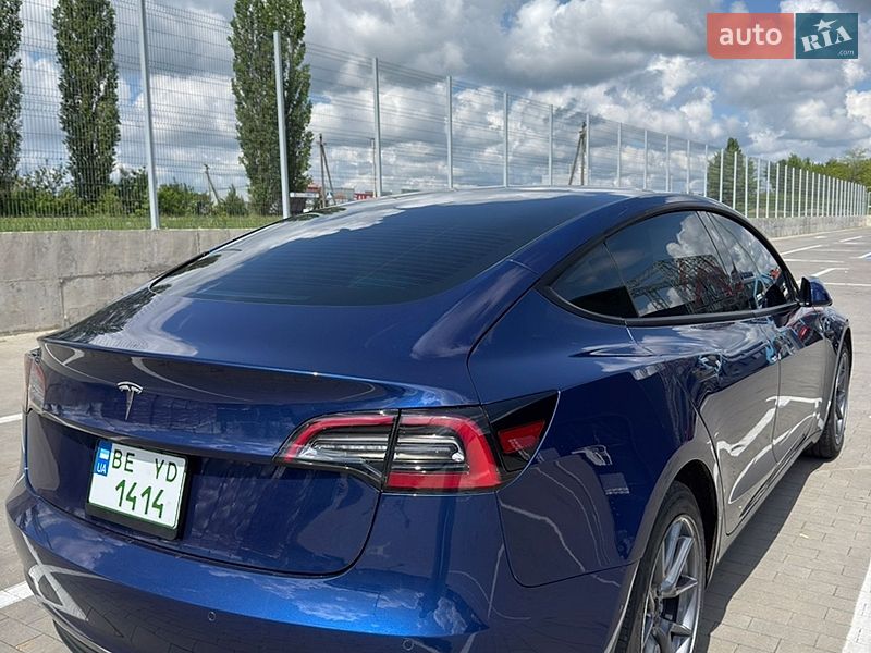Седан Tesla Model 3 2022 в Первомайську