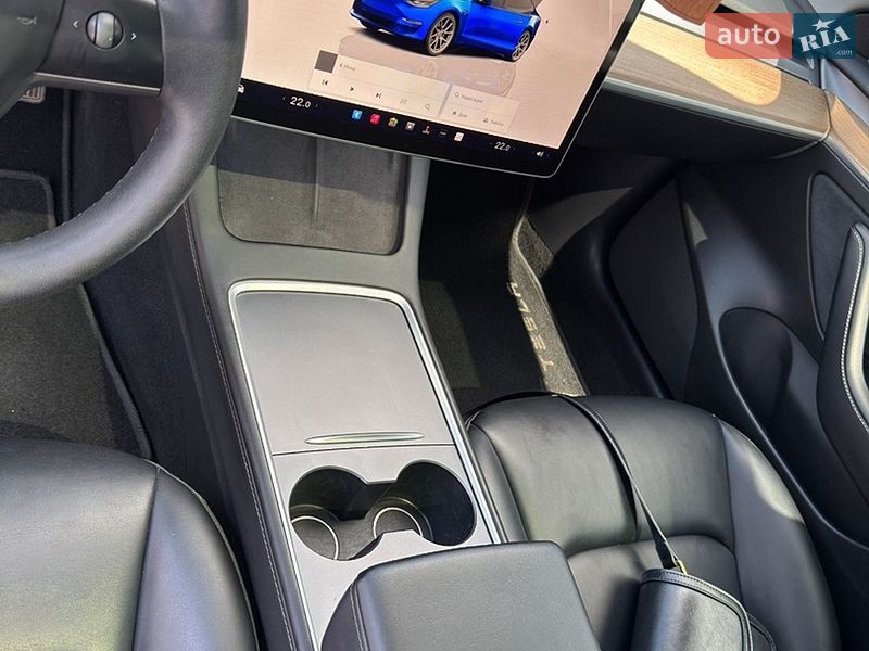 Седан Tesla Model 3 2022 в Первомайську