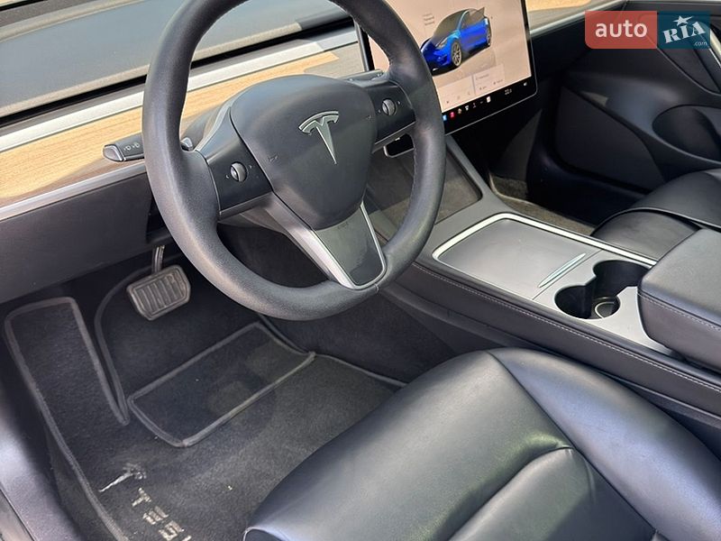 Седан Tesla Model 3 2022 в Первомайську