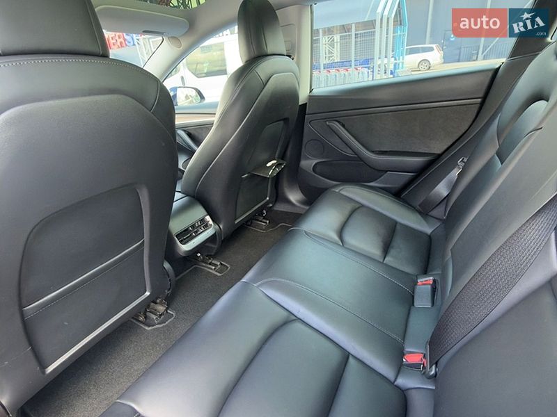 Седан Tesla Model 3 2022 в Первомайську