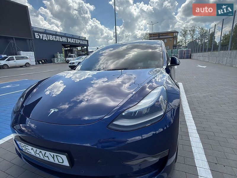 Седан Tesla Model 3 2022 в Первомайську