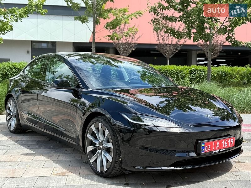 Седан Tesla Model 3 2024 в Києві