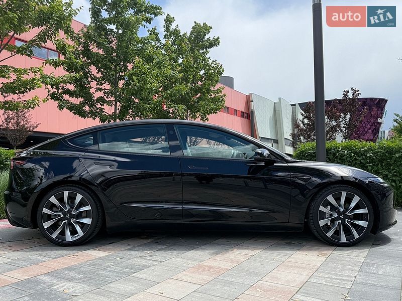 Седан Tesla Model 3 2024 в Києві