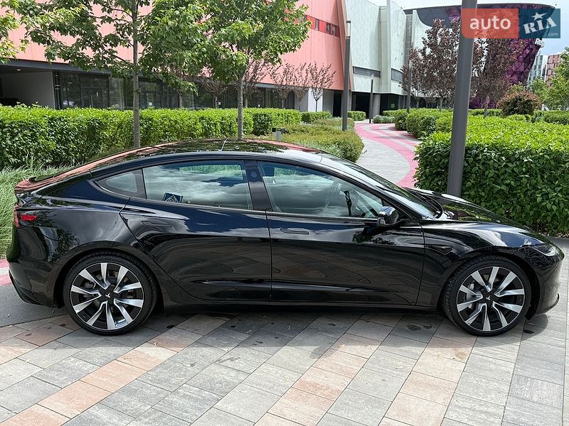 Седан Tesla Model 3 2024 в Києві