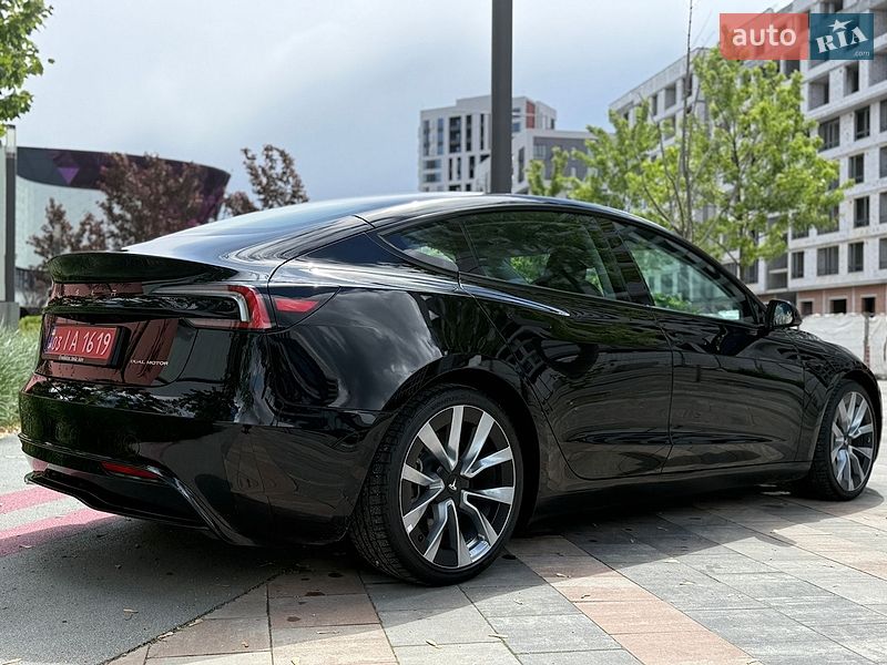 Седан Tesla Model 3 2024 в Києві