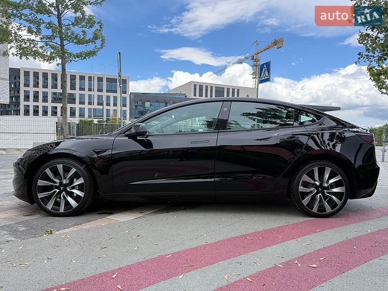 Седан Tesla Model 3 2024 в Києві