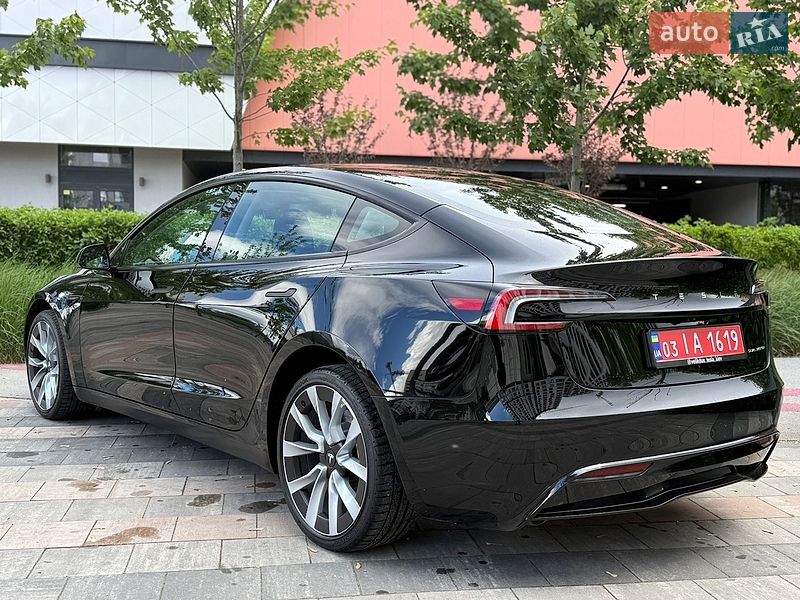 Седан Tesla Model 3 2024 в Києві