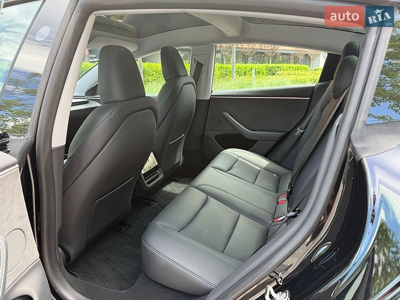 Седан Tesla Model 3 2024 в Києві