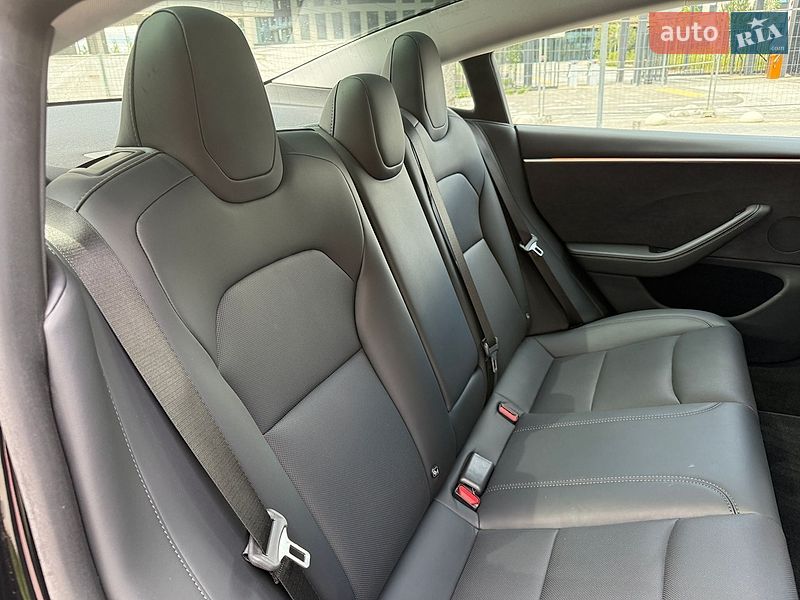 Седан Tesla Model 3 2024 в Києві