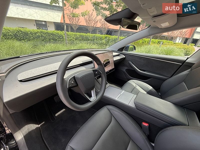 Седан Tesla Model 3 2024 в Києві