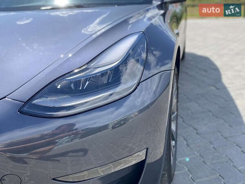 Седан Tesla Model 3 2022 в Киеве
