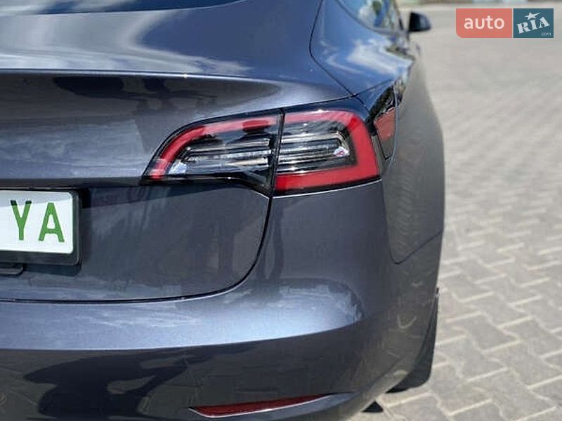 Седан Tesla Model 3 2022 в Києві