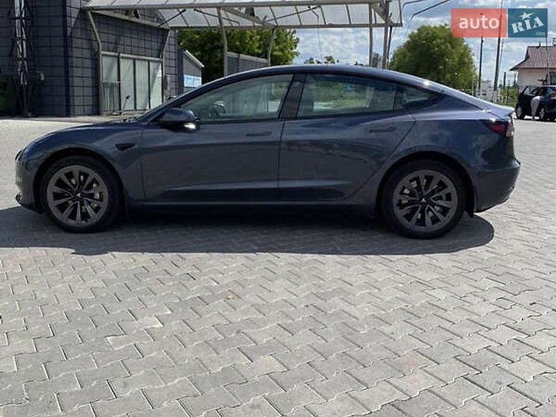 Седан Tesla Model 3 2022 в Киеве