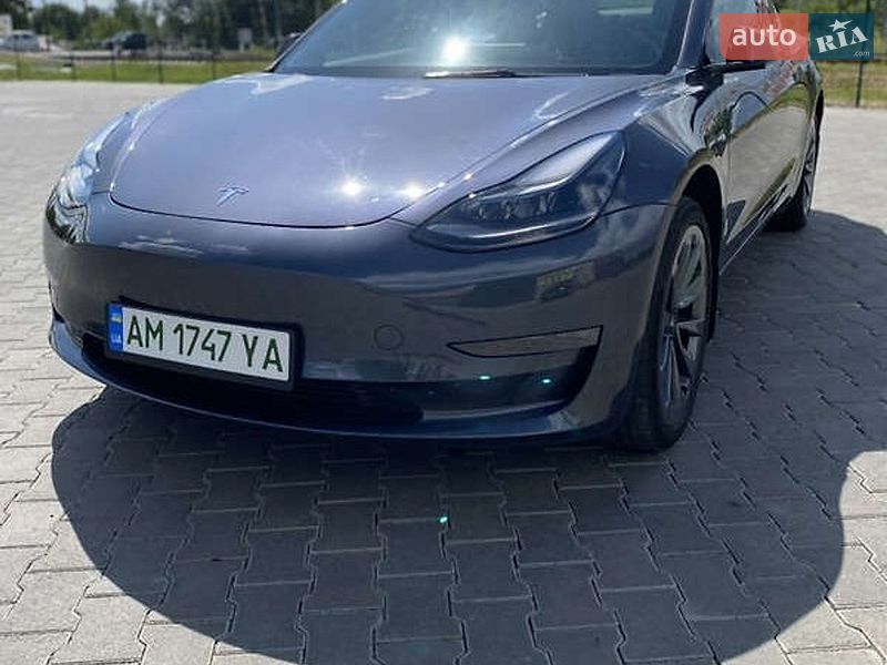 Седан Tesla Model 3 2022 в Киеве