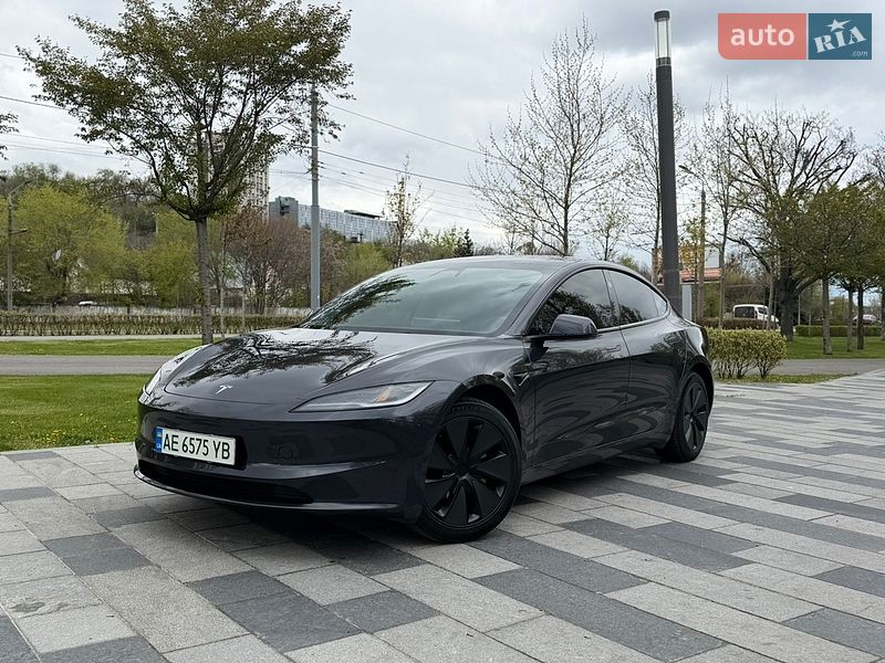 Tesla Model 3 2024