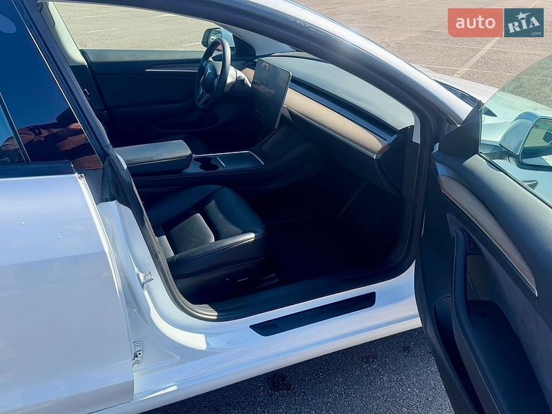 Седан Tesla Model 3 2022 в Києві