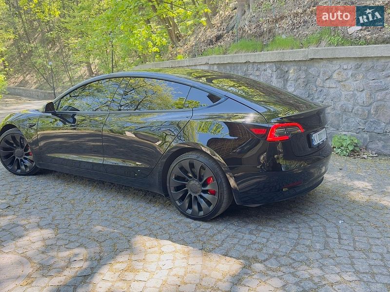 Седан Tesla Model 3 2022 в Києві