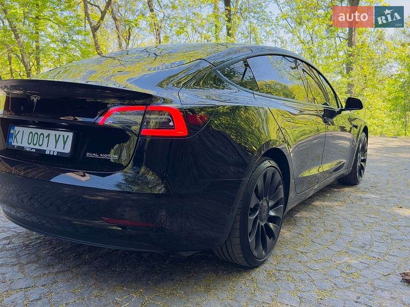 Седан Tesla Model 3 2022 в Києві