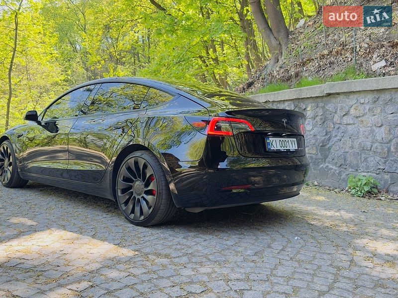 Седан Tesla Model 3 2022 в Києві