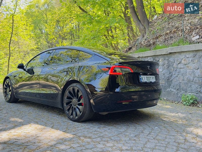 Седан Tesla Model 3 2022 в Києві