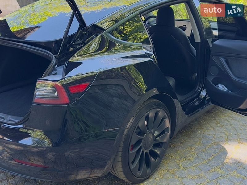 Седан Tesla Model 3 2022 в Києві