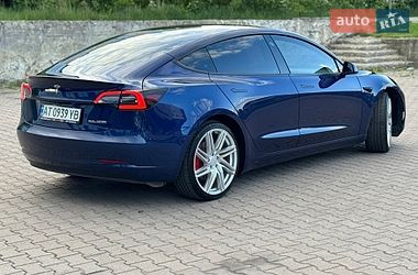 Седан Tesla Model 3 2023 в Ивано-Франковске