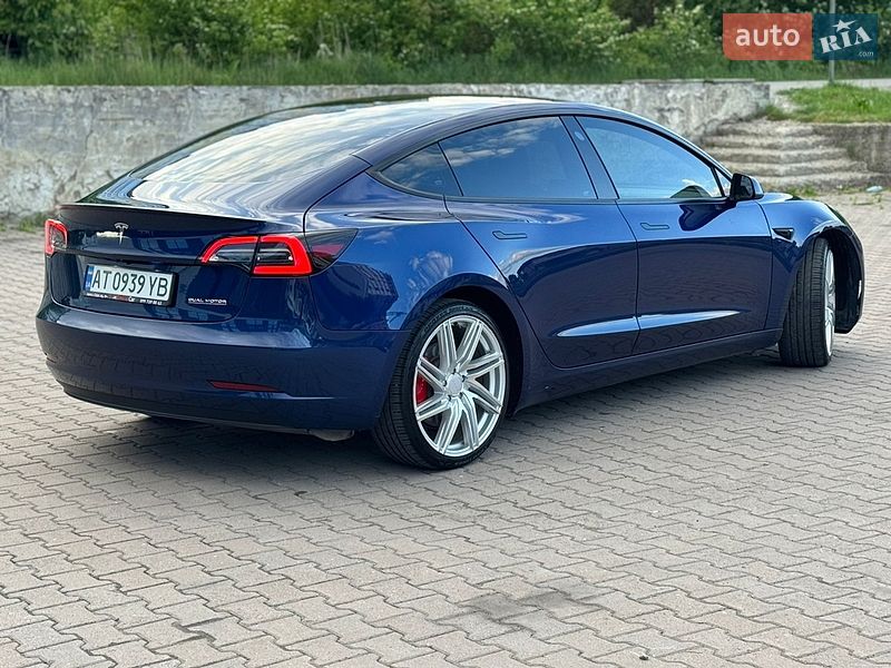 Седан Tesla Model 3 2023 в Ивано-Франковске