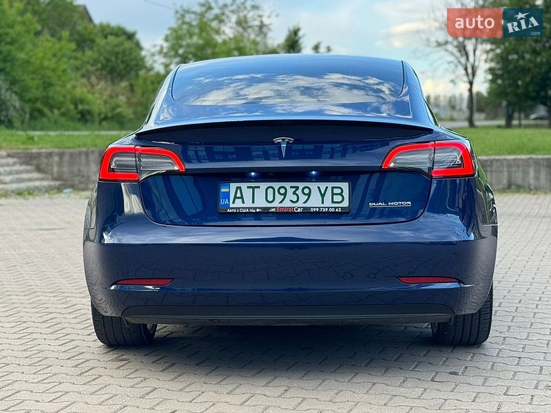 Седан Tesla Model 3 2023 в Ивано-Франковске