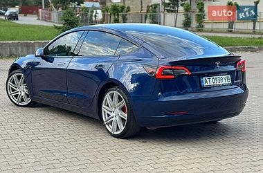 Седан Tesla Model 3 2023 в Ивано-Франковске