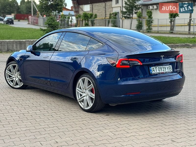 Седан Tesla Model 3 2023 в Ивано-Франковске