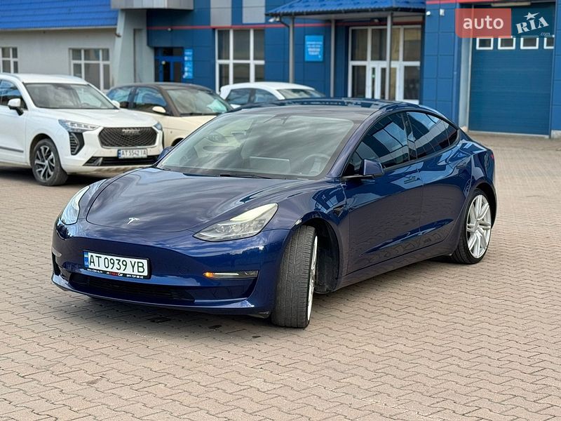 Седан Tesla Model 3 2023 в Ивано-Франковске