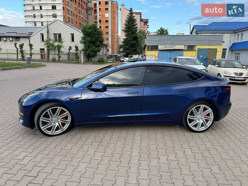 Седан Tesla Model 3 2023 в Ивано-Франковске