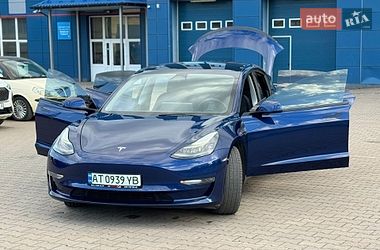 Седан Tesla Model 3 2023 в Ивано-Франковске