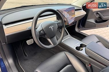 Седан Tesla Model 3 2023 в Ивано-Франковске