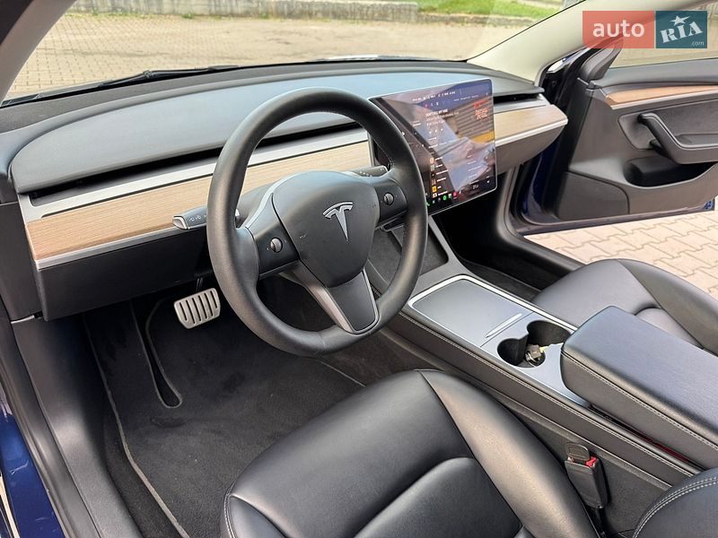 Седан Tesla Model 3 2023 в Ивано-Франковске