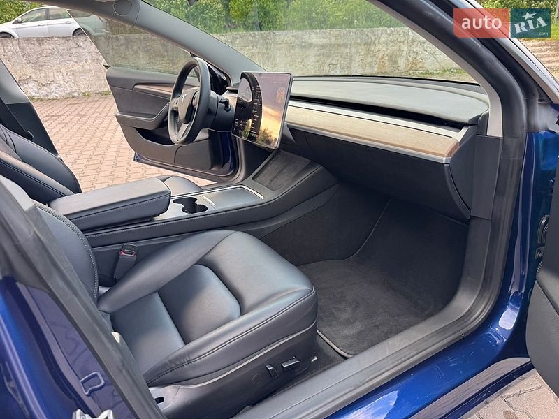 Седан Tesla Model 3 2023 в Ивано-Франковске