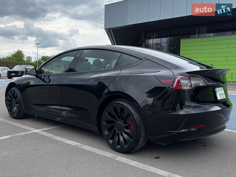 Седан Tesla Model 3 2022 в Киеве