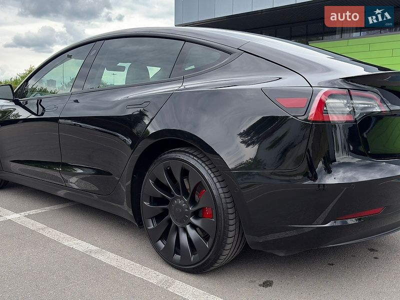 Седан Tesla Model 3 2022 в Киеве