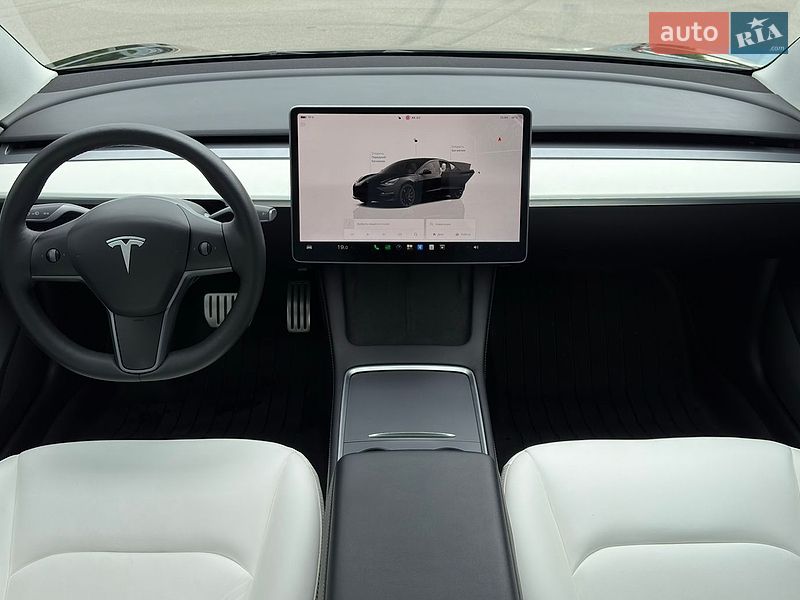 Седан Tesla Model 3 2022 в Киеве
