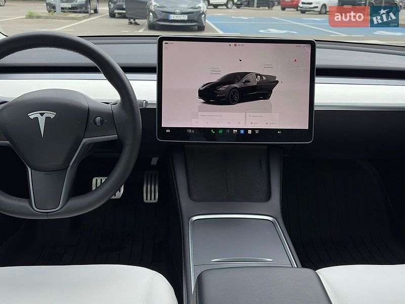 Седан Tesla Model 3 2022 в Киеве