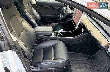 Седан Tesla Model 3 2019 в Ровно