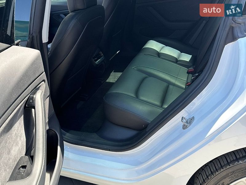 Седан Tesla Model 3 2019 в Києві