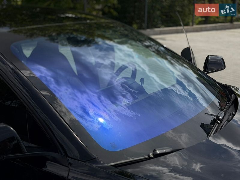 Седан Tesla Model 3 2023 в Ровно